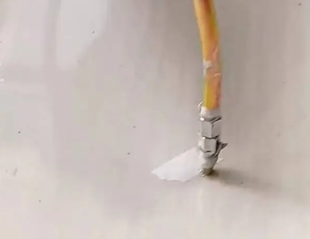 沁阳瓷砖空鼓维修公司专业解答在瓷砖铺贴过程中，如果使用的砂料过粗（如全部使用了粗砂），可能会导致以下问题